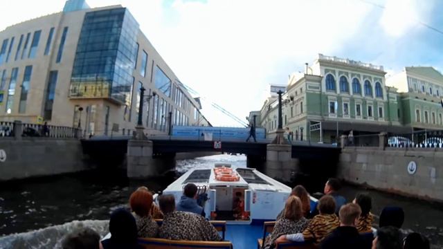 Прогулка по рекам и каналам Санкт-Петербурга