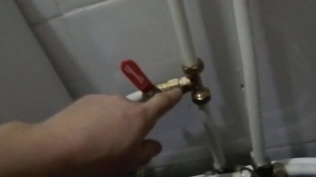 Как убрать конденсат на бачке унитаза.