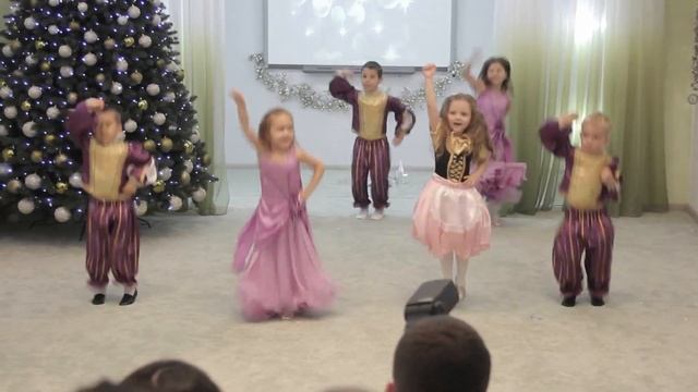 Танец принцев и принцесс