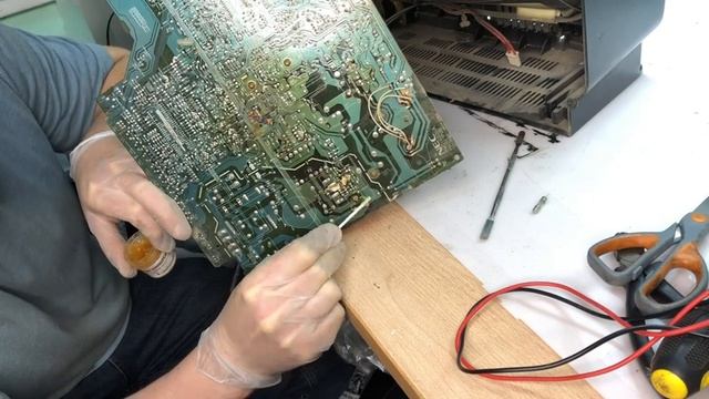 Ремонт кинескопного телевизора NEC CT-2011SK, который не подает признаков жизни.