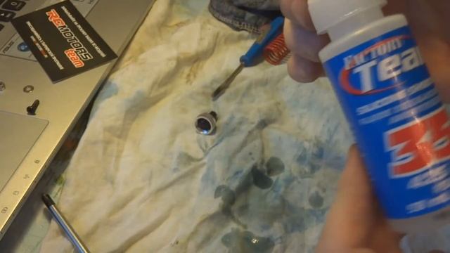 Заправка амортизатора RC-модели силиконовым маслом.