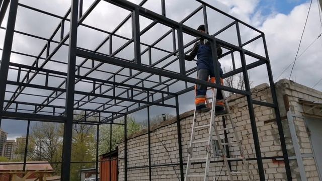 Строительство гаража из сендвич панелей.