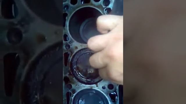 Шатается поршень в цилиндре!