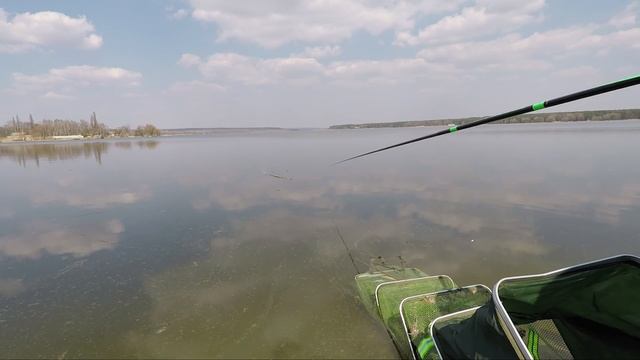 Ловля уклейки весной на дамбе водохранилища. Рыбалка 2019