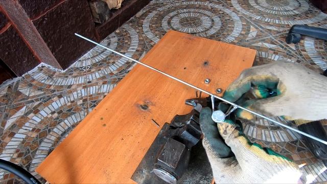 Танцующий человечек из гаек и гвоздей | Своими руками