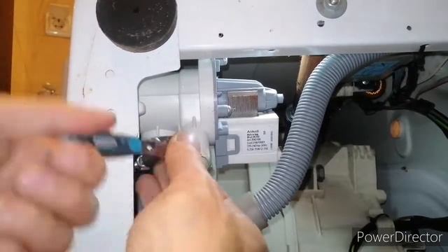 стиральная машина Электролюкс не сливает воду, выдает ошибку