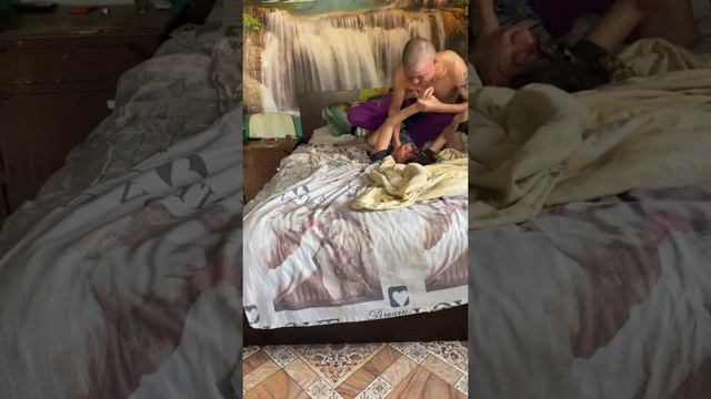 Немного подраскидались// Безумный Паша подрался с Ириной