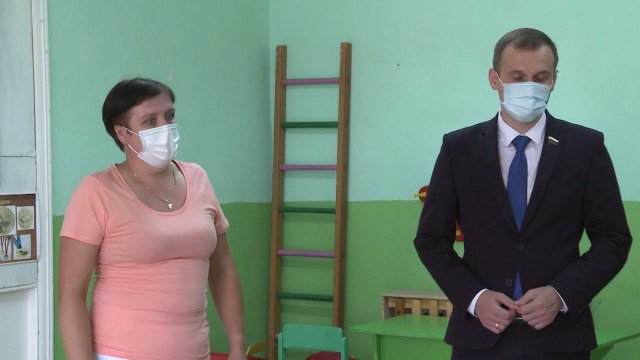 Сенатор Сергей Леонов посетил соцучреждения Шумячского района