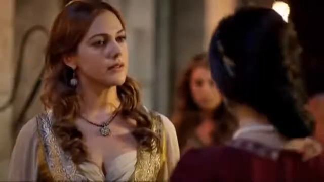 Сулейман наблюдает за ссорой Хюррем и Махидевран