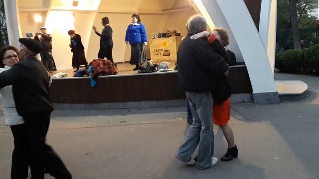 Моя любимая и нежная!!!??Танцы в парке Горького!!!??Харьков.mp4