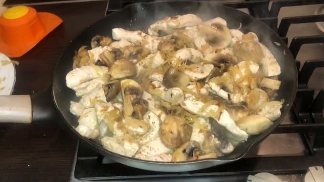 Это не еда- это нектар!Индейка с шампиньонами в сливочном соусе.#индейка#сгрибами