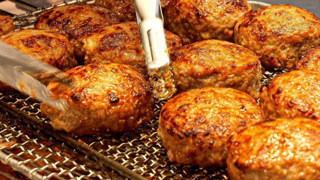 Корейская уличная еда! Котлеты с короткими ребрышками на гриле.