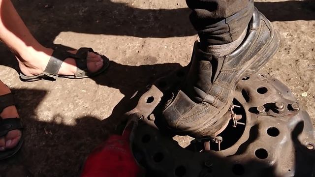 Ведет сцепление на Камазе, нашли причину и устранили за денек!