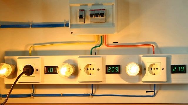 Обрыв нуля ... Как в розетке 220В появляется 380В??? Опыты...