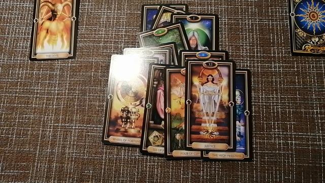 Уйти или остаться? Стоит ли продолжать отношения? Таро расклад.