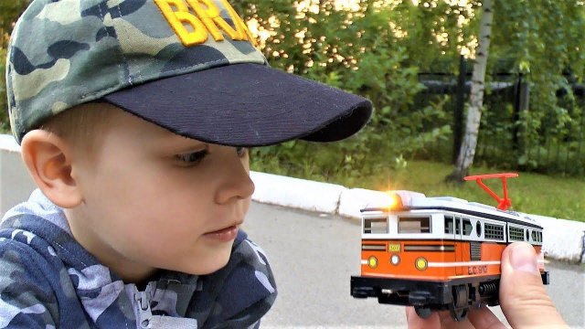 Поезда для детей - Железная дорога и пассажирский поезд - Видео для детей