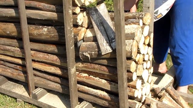 Как пилить бензопилой много дров. Легкий способ!
