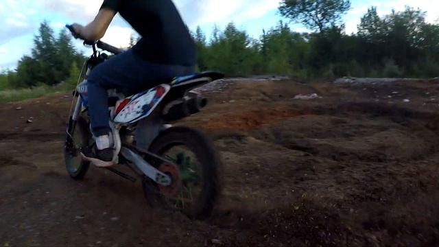 Легкие трюки на Питбайке, Мопеде или Мотоцикле. Стант, бернаут, пятаки. Обучение.