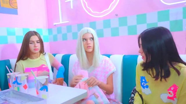У ЧЕРЛИДЕРШ BUNNY В ШКОЛЕ ПОЯВИЛИСЬ ВРАГИ - КТО ОНИ? ДИАНА ПЫТАЕТСЯ ПОГОВОРИТЬ С БЫВШИМИ ПОДРУГАМИ!