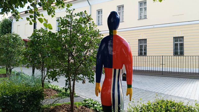 Прогулки по Москве. Фестиваль "Сады и цветы" и скульптуры по мотивам Малевича в Парке Горького.