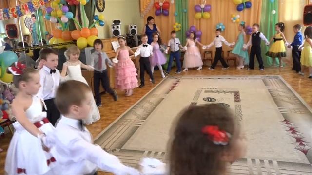 Ромашковое поле зацвело танец  Выпускной бал детский сад 2 группа Гномики Выпускники 2017