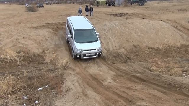 Делика Д5 и песчанная горка