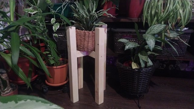 Подставка под цветы из дерева своими руками.