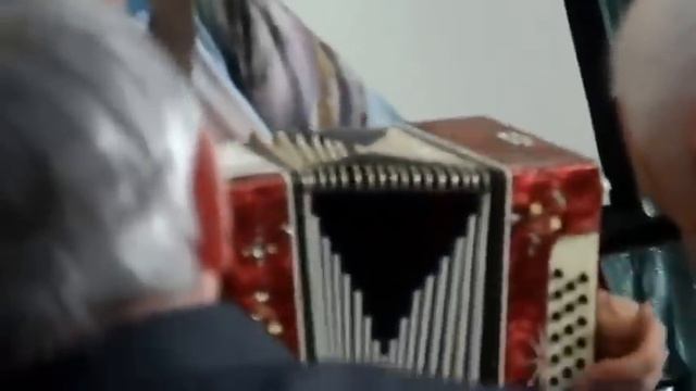 Валентина Пудова поёт на родном языке.