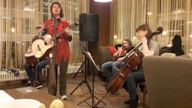Длинная баллада о нимфах - ЗЕМЛЯНИЧНАЯ ПОЛЯНА