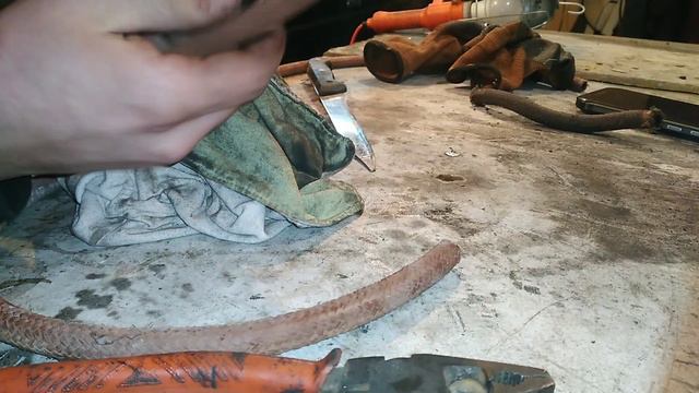 Куда уходит тормозная жидкость из бочка причина