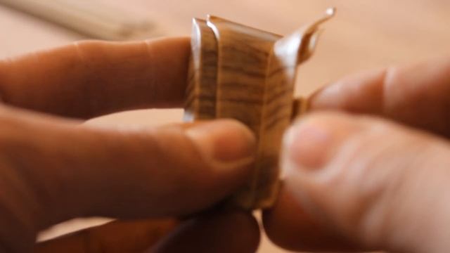 Как крепить пластиковый плинтус..Обустройство соединений в углах