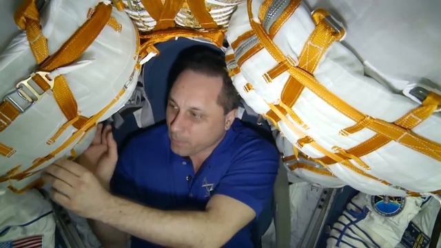 Год на орбите. Часть 3 - Груз неземного назначения / A Year In Space. Out of This World Delivery