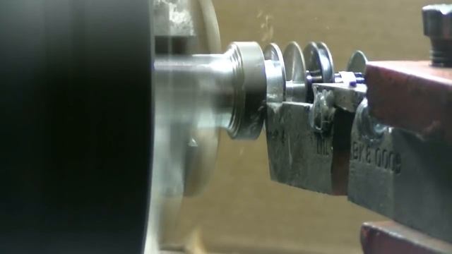 Отрезной резец, который режет на любом самодельном токарном станке по металлу