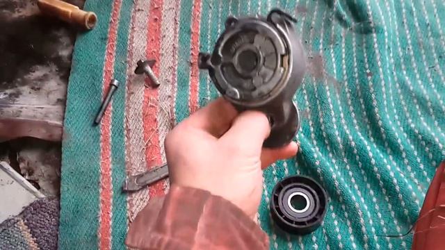 как заменить ролик с натяжителем ремня гидроусилителя на Ситроен Берлинго