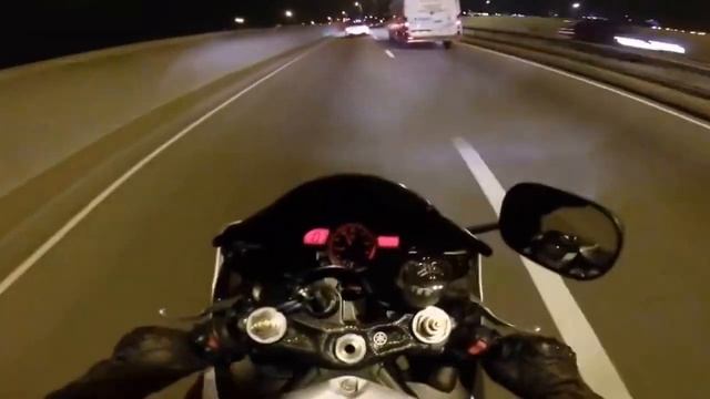 ✔ Yamaha R6 vs BMW M6 Максимальная Скорость