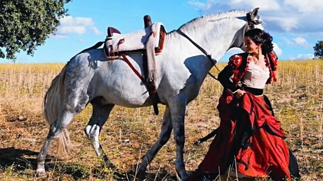 кавер версия на песню "Жеребёнок" в исполнении цыганской певицы Нелли Бахт и Анастасии Минской