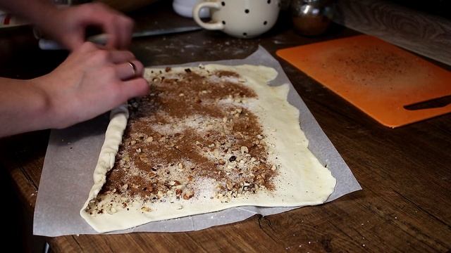 Булочки с орехами и корицей Слоёное тесто