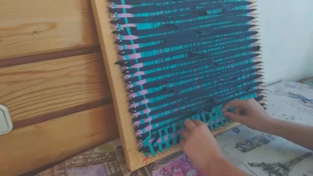 Как сделать коврик из старых вещей| Коврик на рамке с гвоздями пошагово
