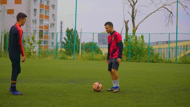 ПРОСТЫЕ НАВЫКИ ДЛЯ НАЧИНАЮЩИХ ФУТБОЛИСТОВ! Messi,Ronaldo ОБУЧЕНИЕ