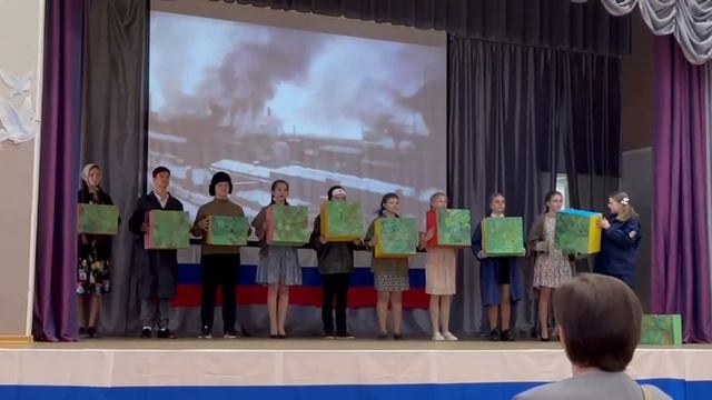 Литературно-музыкальная композиция класса 7-1, посвящённая Дню Победы "Радость со слезами на глазах"