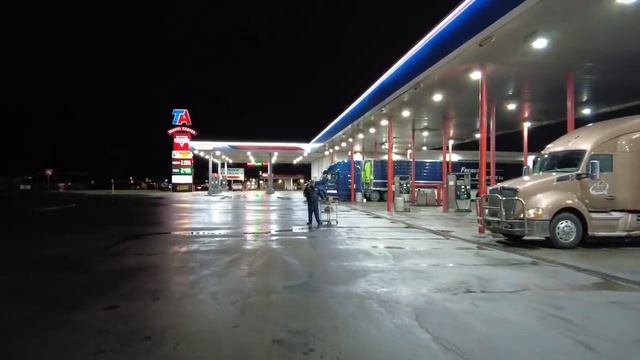 Тяжелая и несчастная жизнь американского дальнобойщика ! Техническая отсталость
