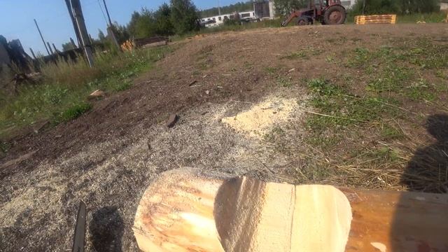 Рубим сруб в чашу. Начало рубки сруба в чашу или основа первого ряда.