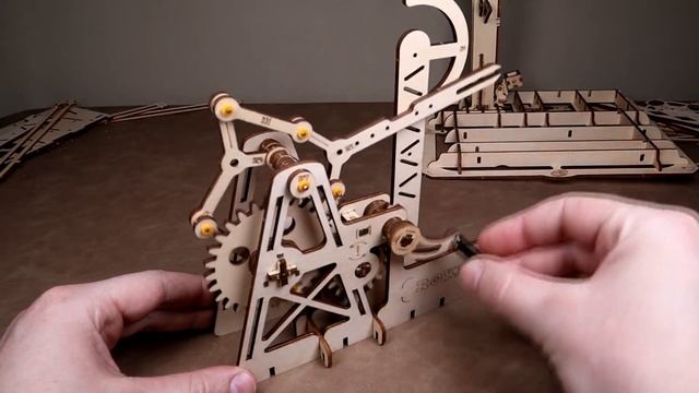 DIY Toy Balls Rolling In The Maze. Конструктор Игрушка Шарики Катятся В Лабиринте