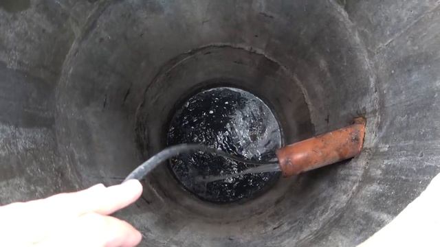 Очистка и промывка канализационных труб с помощью шланга Kaercher и мойки высокого давления