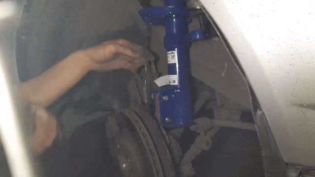 Замена передних стоек на Приоре
