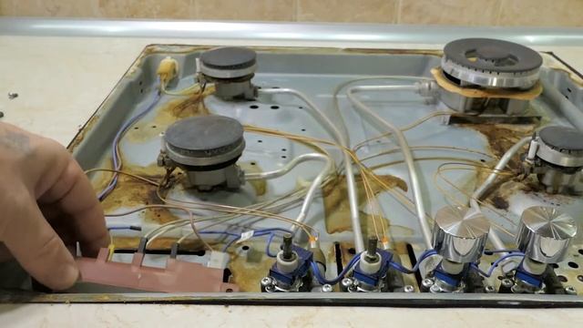 Газовая плита Siemens - пропала искра. Замена неисправного блока розжига. ( FZ 4 на универсальный)