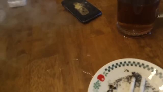 ЗЛОЙ ДЕД РАЗБИЛ НОВЫЙ ТЕЛЕФОН МОЛОТКОМ