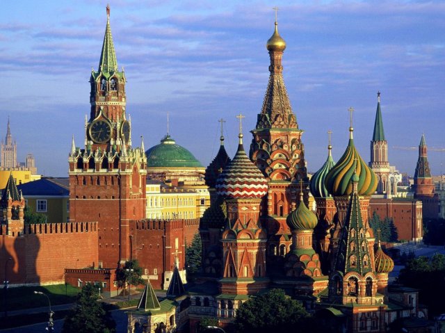 История московского Кремля. .